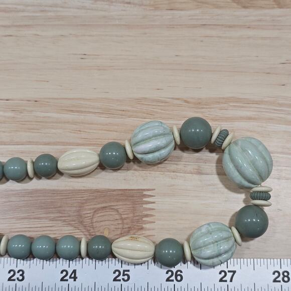 Retro 80's Avon Burst of Spring Green Cream Acrylic Geometric Bead 28" Necklace - Picture 10 of 11